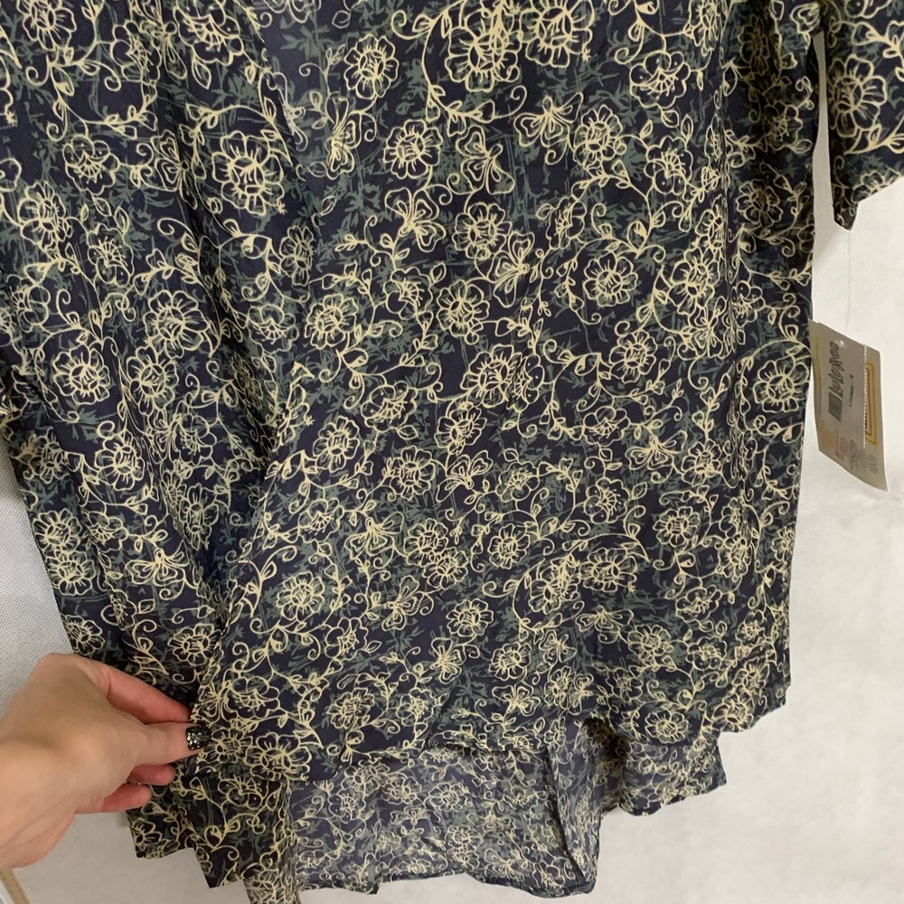LulaRoe Lindsay - Picture 6 of 14
